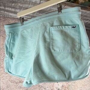 Vineyard Vines Aqua Knit shorts size xl.  C66